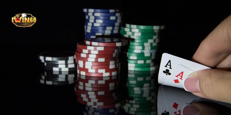 Một ván baccarat dùng 6 - 8 bộ bài tây với 7 - 14 người tham gia